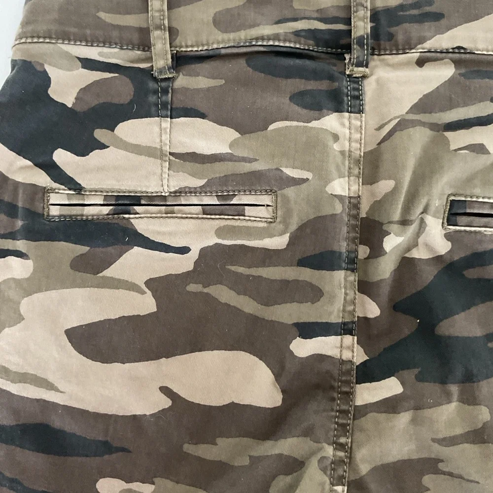 Express Green Camo twill Shorts size 0 NWT